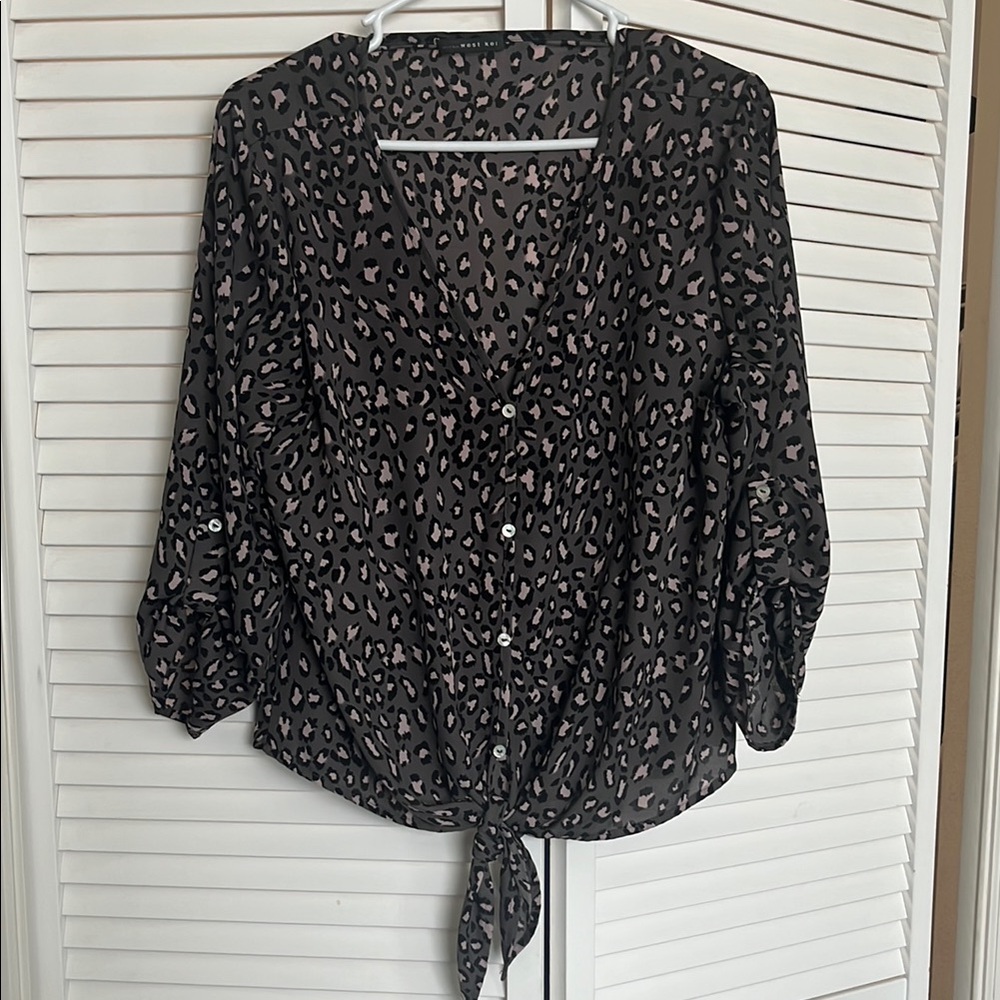 West Kei Gray and White Tie Front Blouse